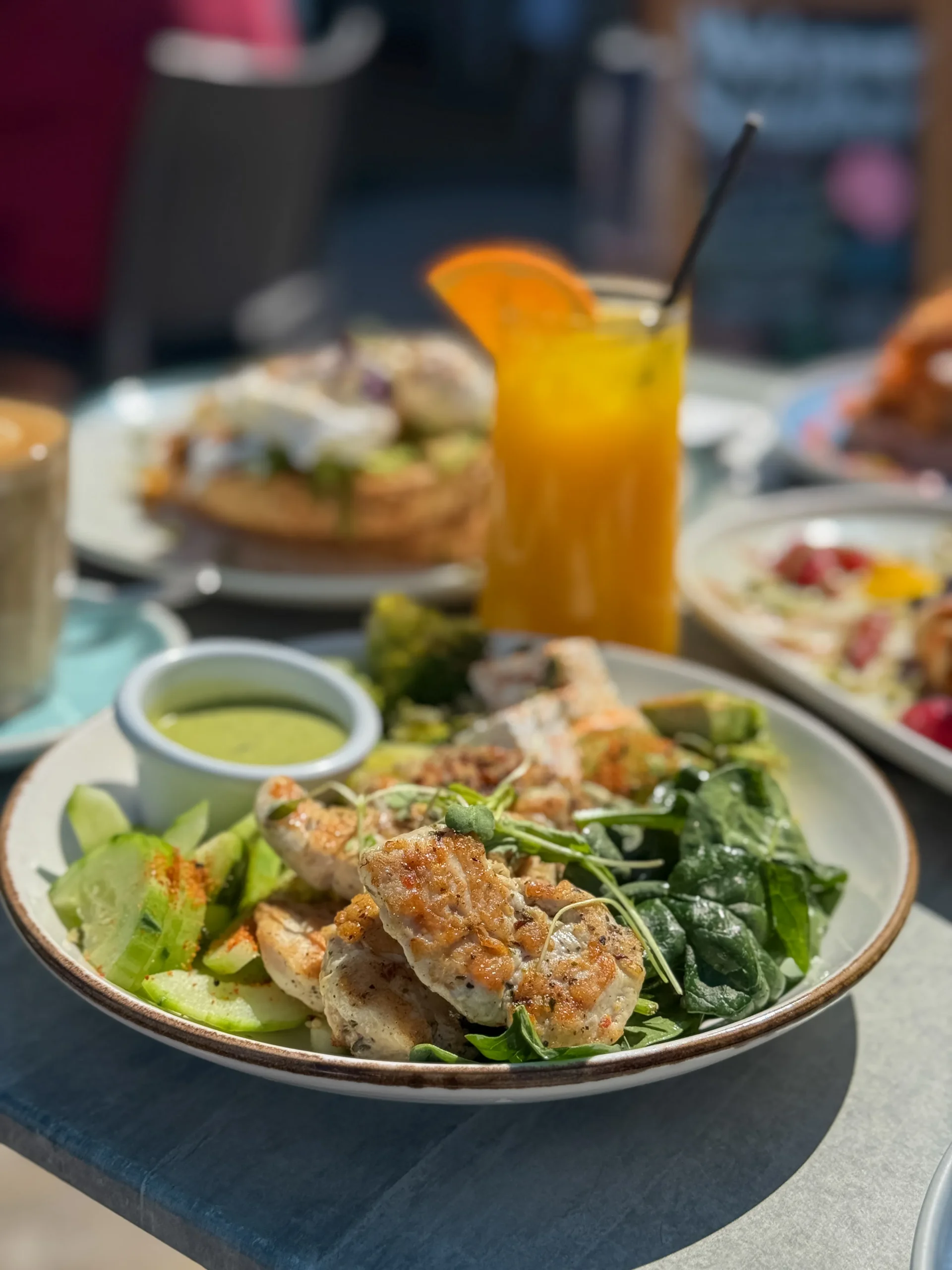 CHICKEN BOWL 28 grilled herb chicken, togarashi, quinoa, broccoli, avocado, cucumber, spinach, green goddess dressing, feta, pepitas (veo, gfo)